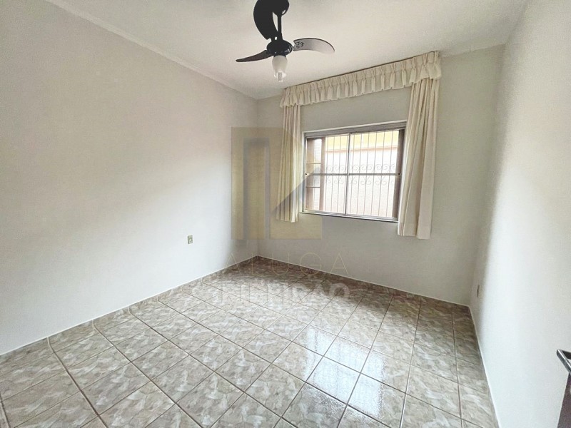 Casa para alugar com 3 quartos, 200m² - Foto 22