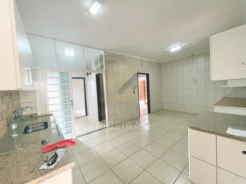 Casa para alugar com 3 quartos, 200m² - Foto 30