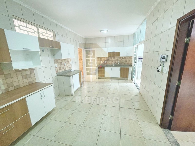 Casa para alugar com 3 quartos, 200m² - Foto 31